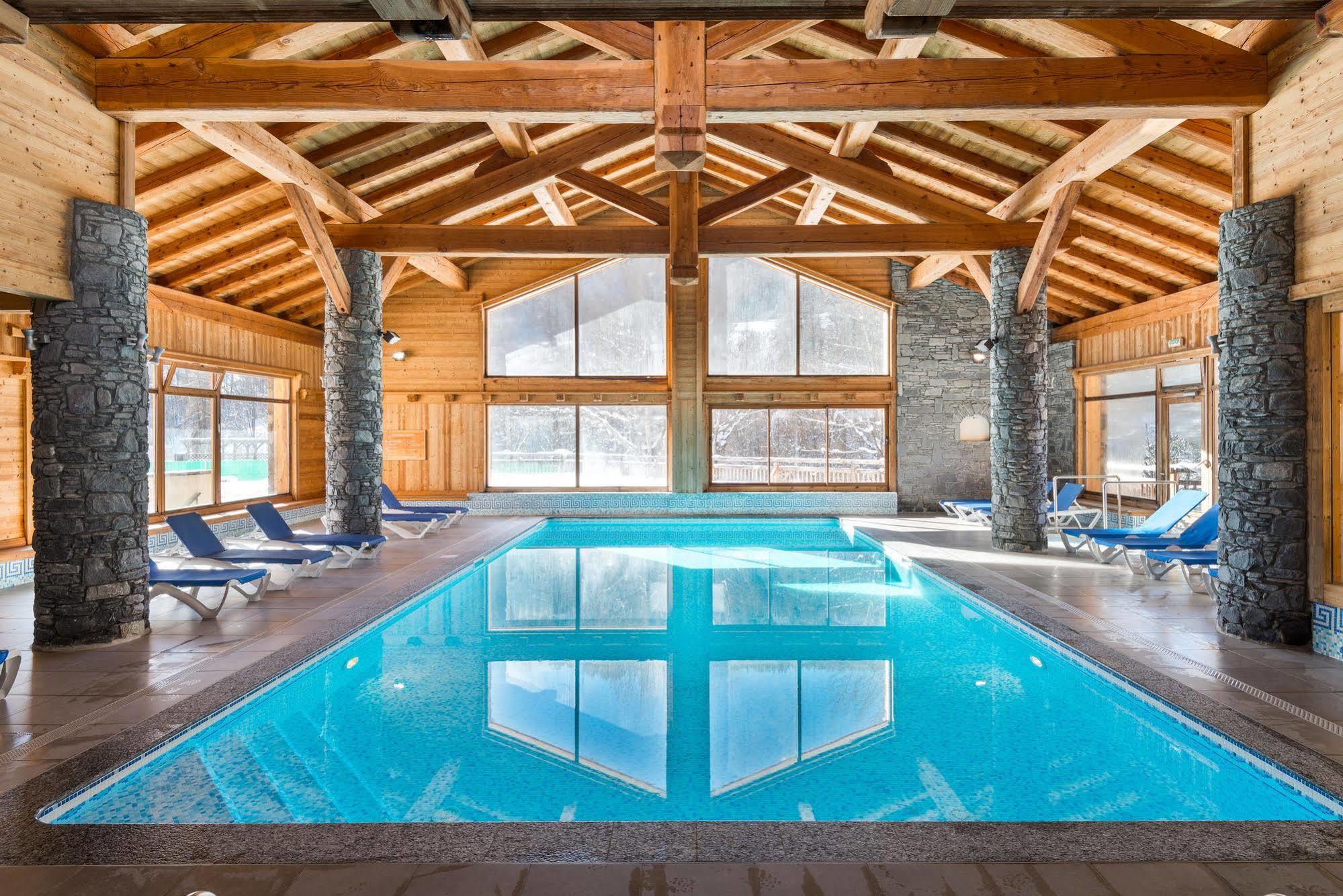 Lagrange Vacances Le Hameau Du Rocher Blanc Serre Chevalier Exterior photo